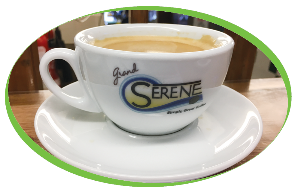 Кофе черно белое. Чашка кофе. Кофе на столе в кофейне. Кофе белые ночи. Флэт уайт.